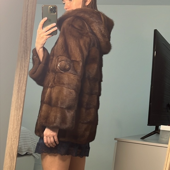 Mink short coat brown. Great condition size 44 - Picture 7 of 7
